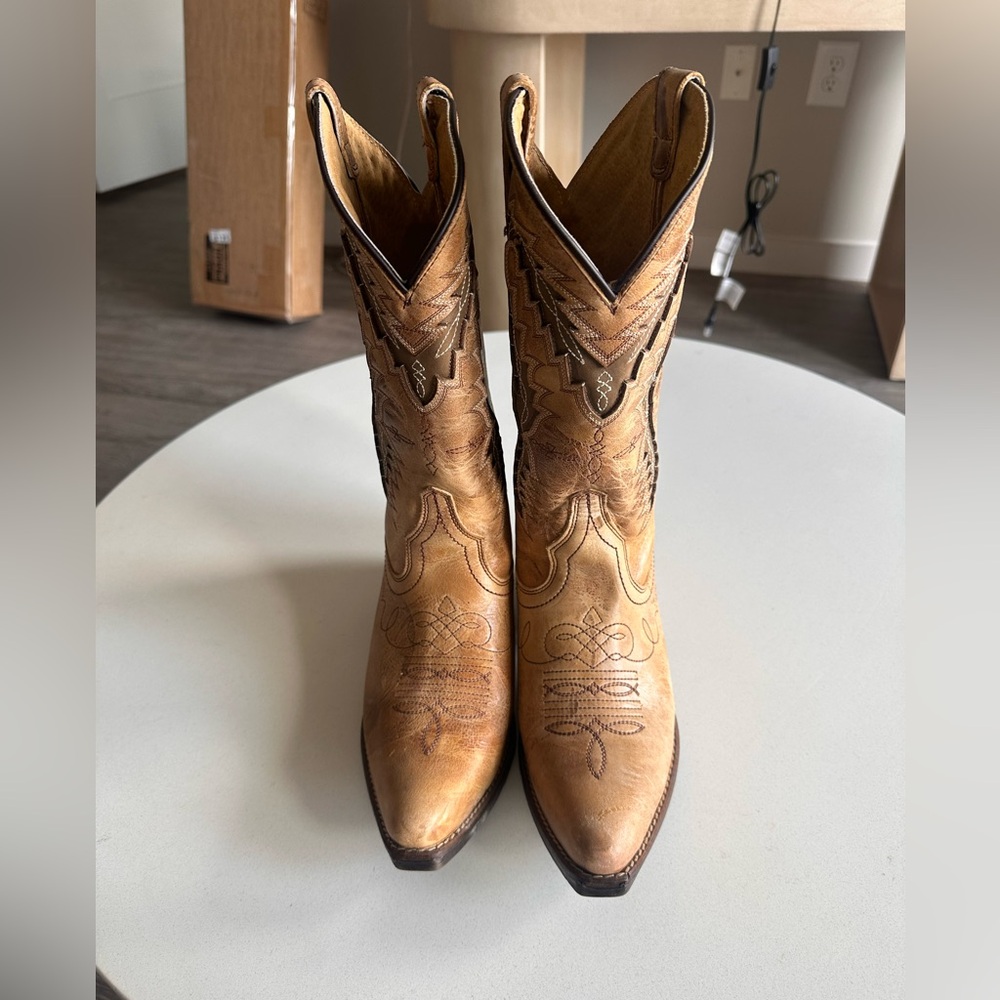 Tan Western Cowboy Boots - Picture 2 of 5